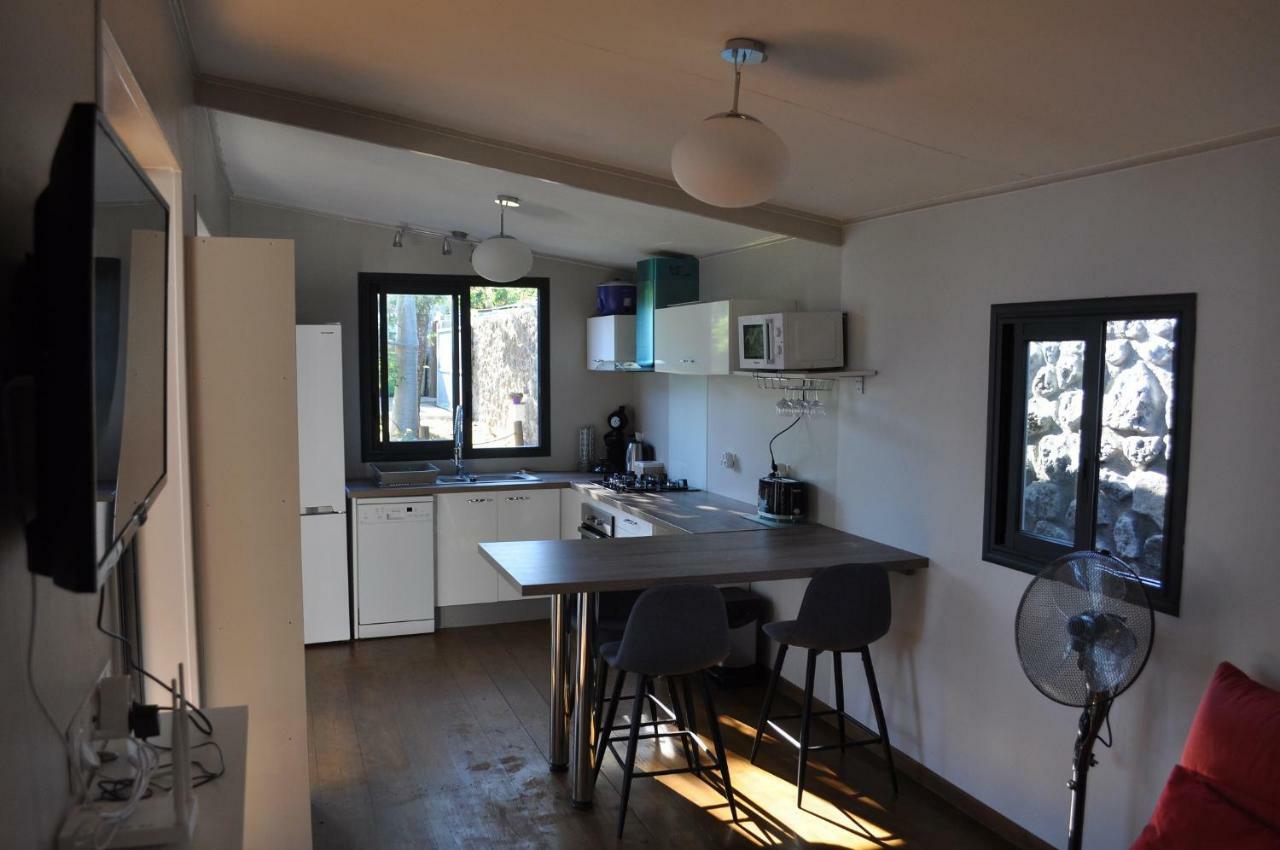 شقة Ti Joli Caz En Bois Saint-Gilles-les Hauts المظهر الخارجي الصورة